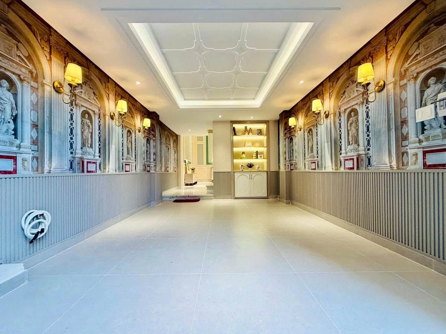 Bán nhà phố kiến trúc hoàng gia 4m x 12m, 4PN, 5WC, Gò Vấp - 6.9 tỷ - Ảnh 1