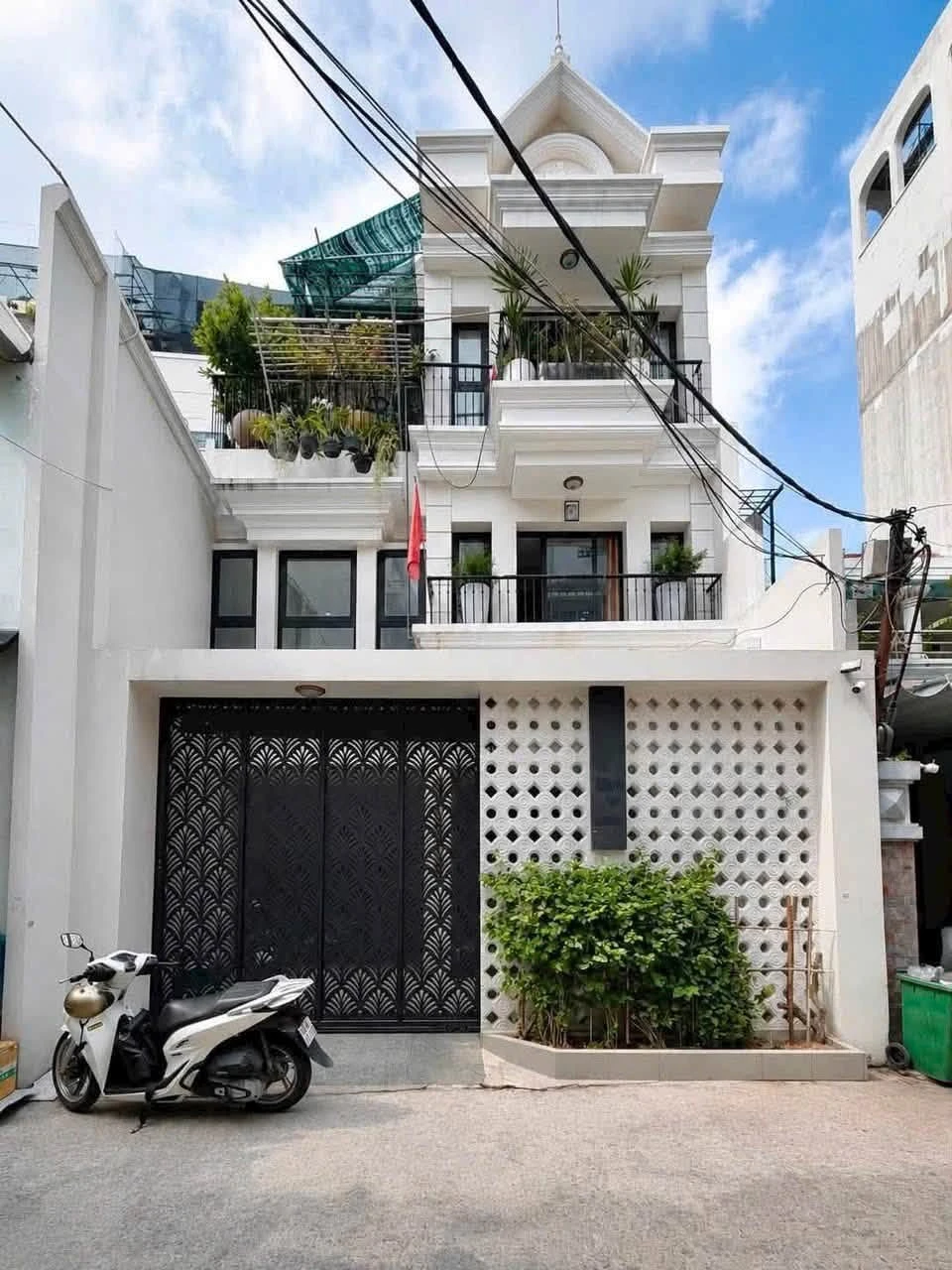Bán nhà mặt tiền 8m x 18m, 142m², 3 tầng kiến trúc Châu Âu tại Lam Sơn, Bình Thạnh - Ảnh 1