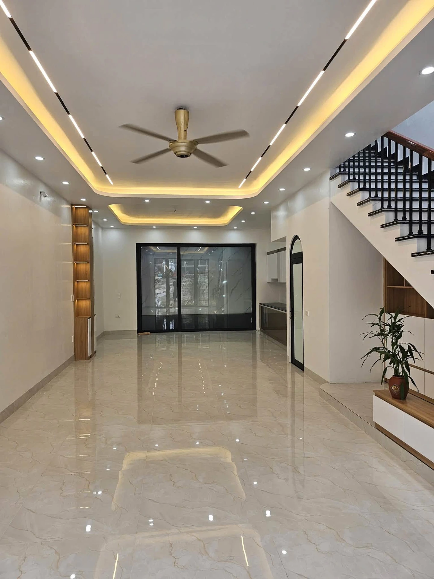 Bán nhà 2 tầng 102m2 Cao Thắng, Quận 3 - Ảnh 1