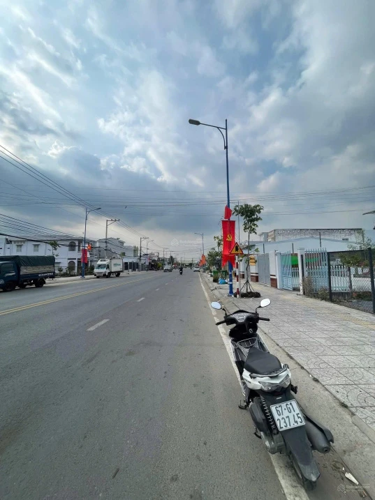 Mặt tiền Đường Hoàng Quốc Việt bán và cho thuê