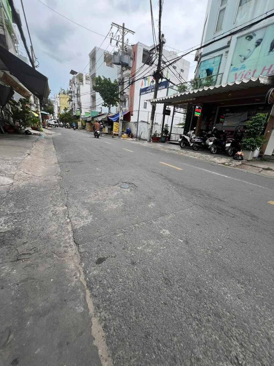 Bán nhà đường Vườn Lài, diện tích sử dụng 76m2, ô tô ngang nhà, giá 5,5 tỷ - Ảnh 1