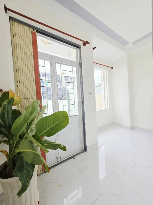 Bán nhà hướng Đông Nam, đường Ngô Mây, 3PN 3WC - Ảnh thu nhỏ 2