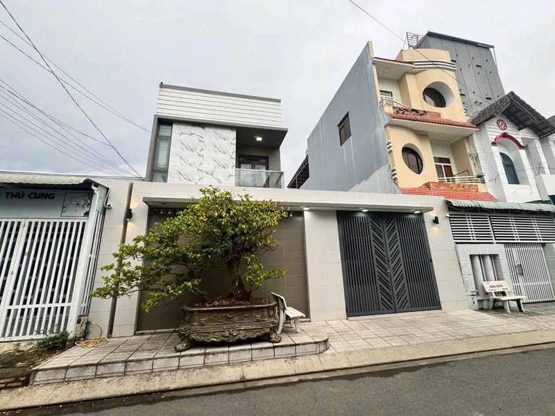 Bán biệt thự mặt tiền Văn Cao Rạch Giá, 200m², 3PN, 5,95 tỷ