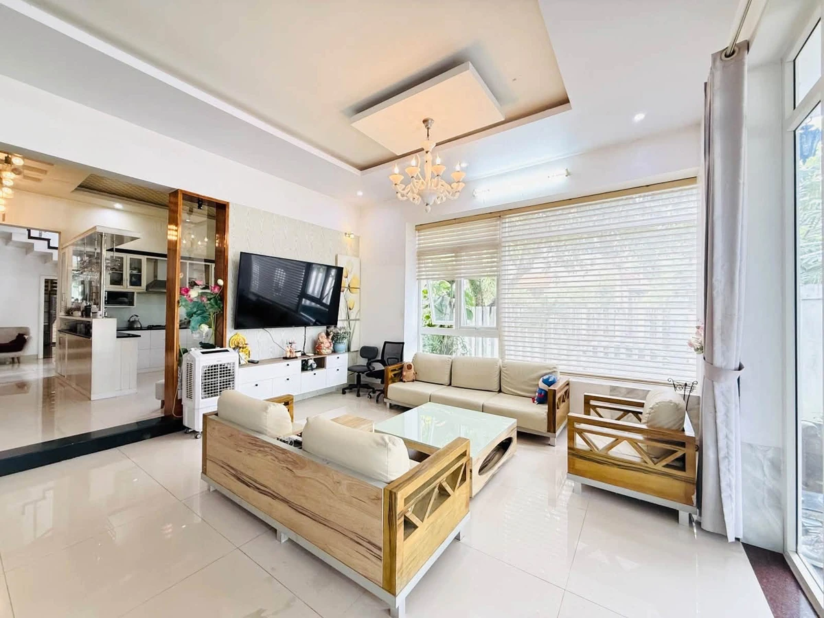 Bán biệt thự 3,5 tầng 225m² lô góc 2 mặt tiền, Huế - Ảnh 1