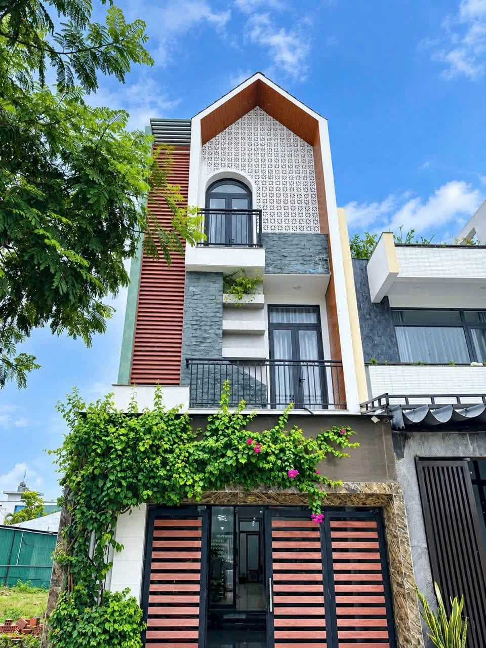 Bán nhà 3 tầng mặt tiền đường An Thịnh, KĐT Phú Mỹ, Cẩm Thành, Quảng Ngãi, 3,39 tỷ - Ảnh 1
