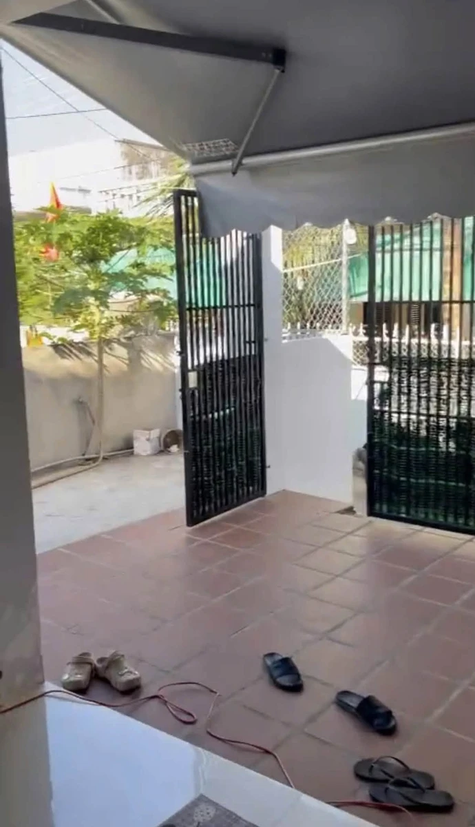 Bán nhà 2 tầng 116,3m2, 5 phòng ngủ gần chợ Bình Tân, Nam Nha Trang giá 2,5 tỷ - Ảnh thu nhỏ 2