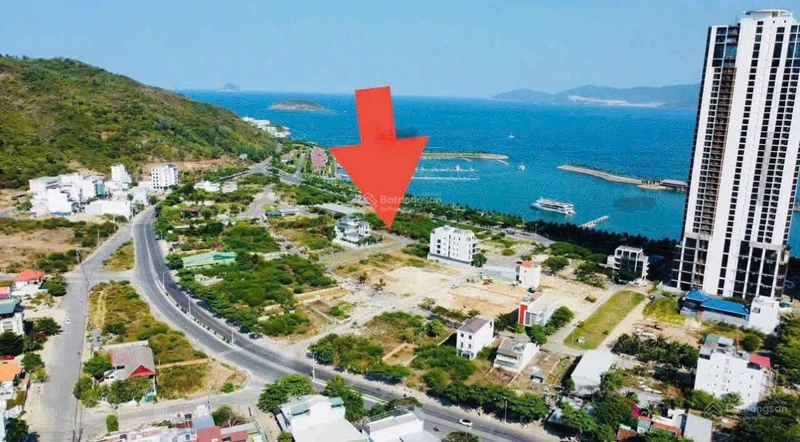 Bán đất bến du thuyền Nha Trang 303,9m2 - Giá 42,5 tr/m2. Đường Xuân Thuỷ, Vĩnh Hoà. Giá siêu rẻ