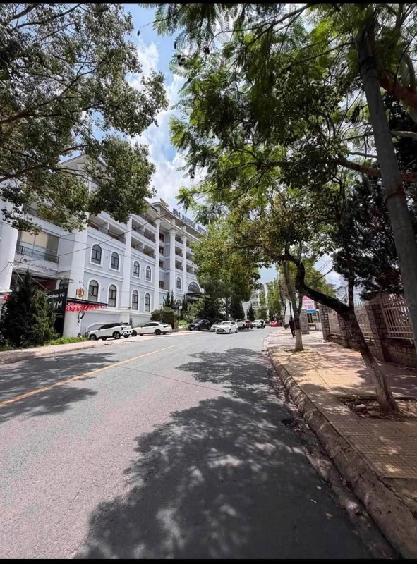 Bán shophouse 890m2 37 phòng kinh doanh Đà Lạt 85 tỷ