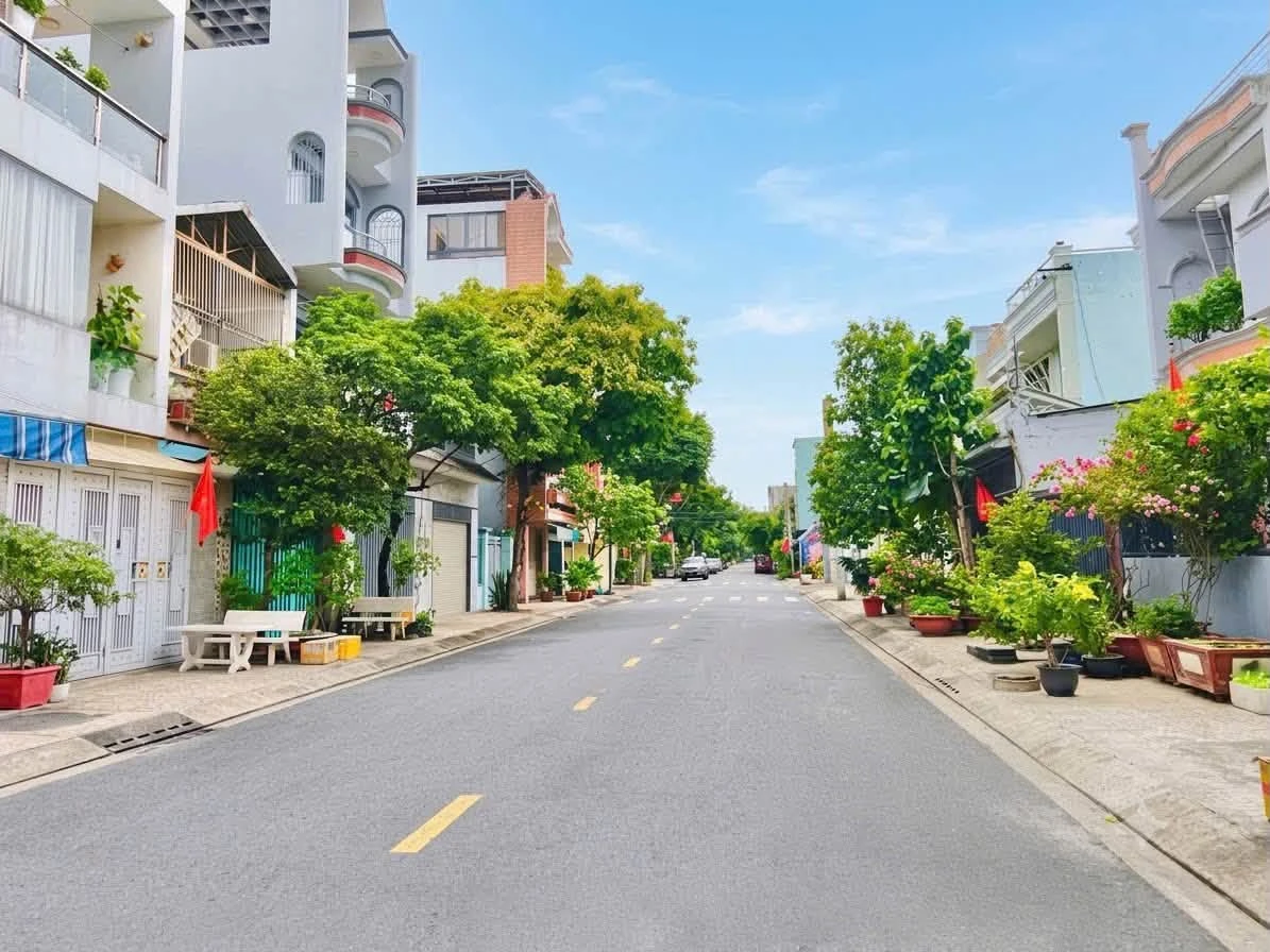 Bán nhà mặt tiền kinh doanh 114m2, 7 tầng có thang máy, khu Lê Niệm, Phú Thạnh, Tân Phú - Ảnh 1
