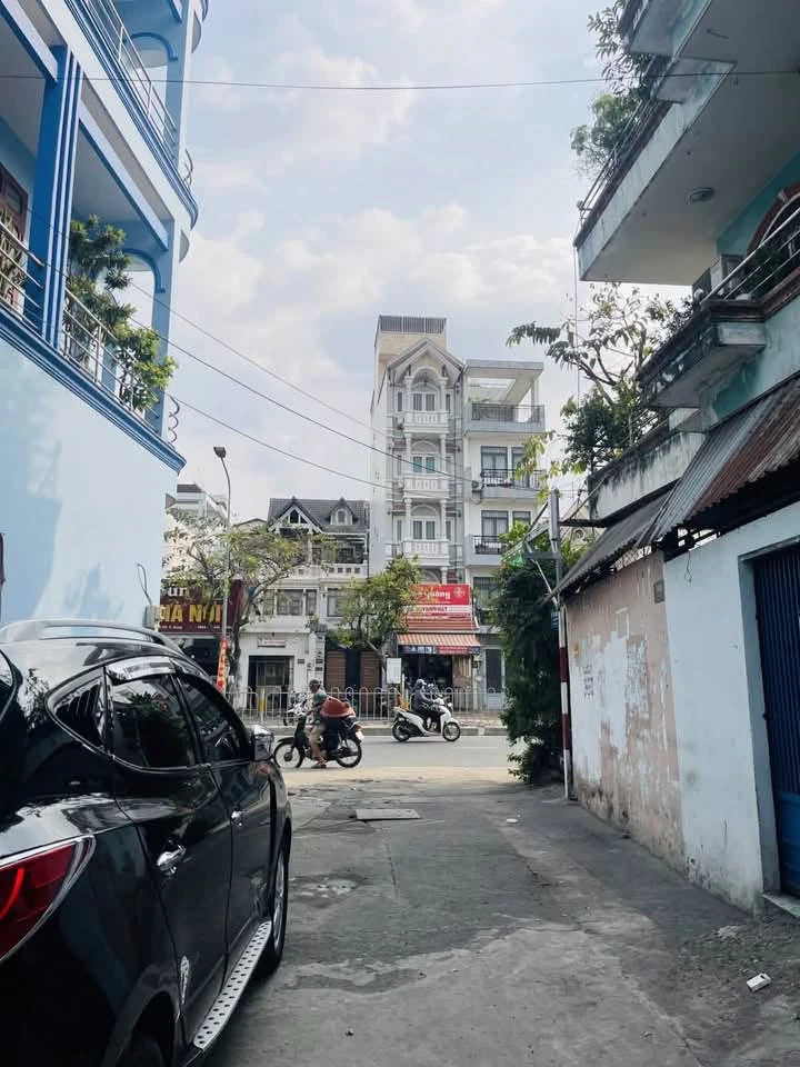 Bán nhà 3 tầng 102m2, 7PN, ngang 7m, gần CityLand, Nguyễn Văn Lượng, Gò Vấp - Ảnh 1