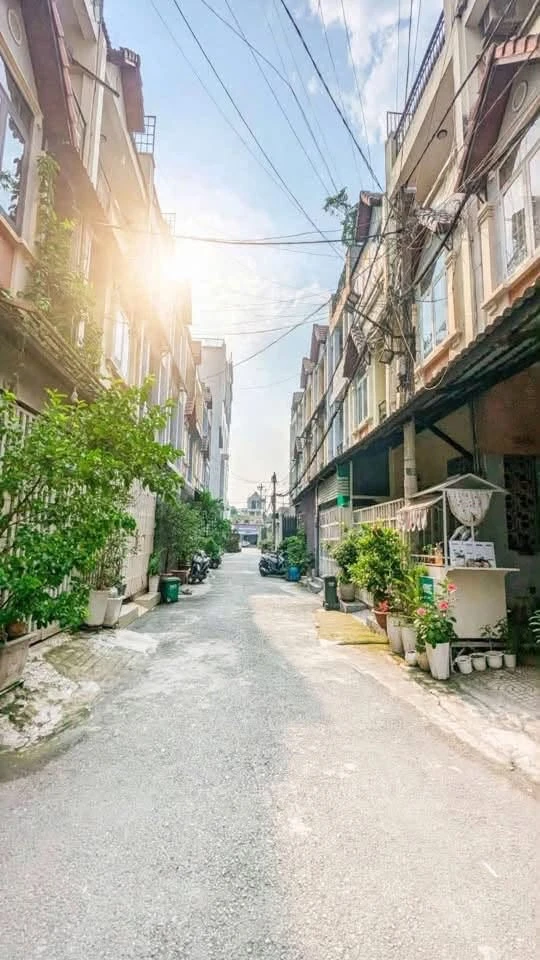 Bán nhà phố 4 tầng sát mặt tiền Hà Huy Giáp Quận 12, 60m² - Ảnh 1