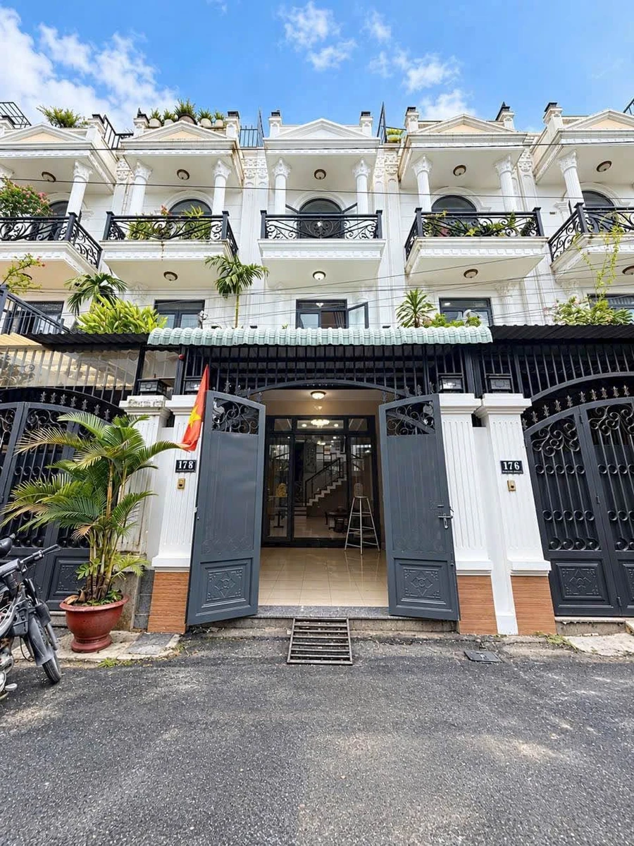 Bán nhà 4x17m, 4 phòng ngủ, 68m², Quận 12 - 5,6 tỷ - Ảnh 1