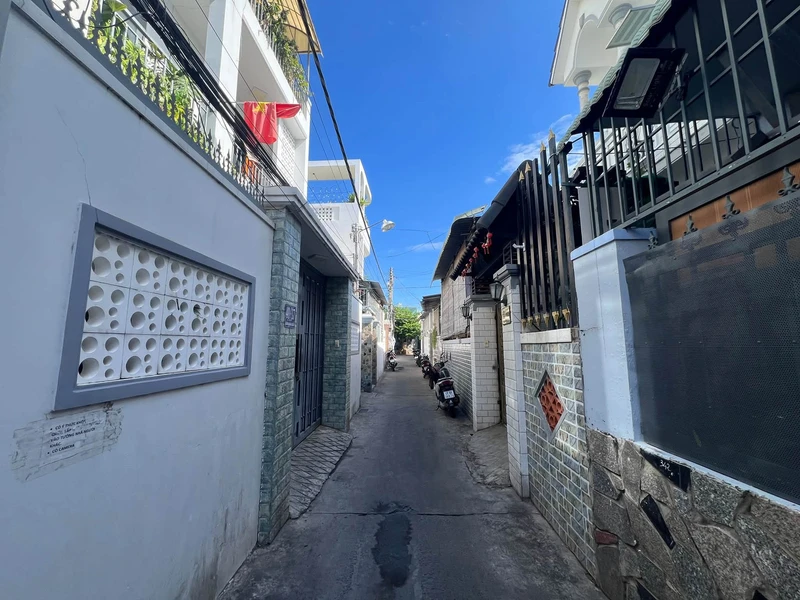 Bán nhà 1 trệt 1 lầu 93.5m² Lương Ngọc Quyến, Phan Thiết, 2.3 tỷ