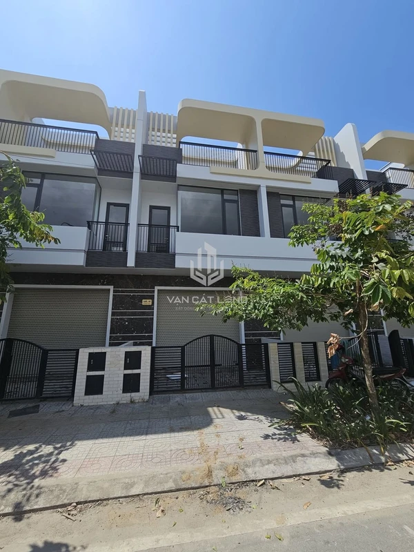 Bán nhà liên kế The Light City 100m², 1 trệt 2 lầu, 5.6 tỷ