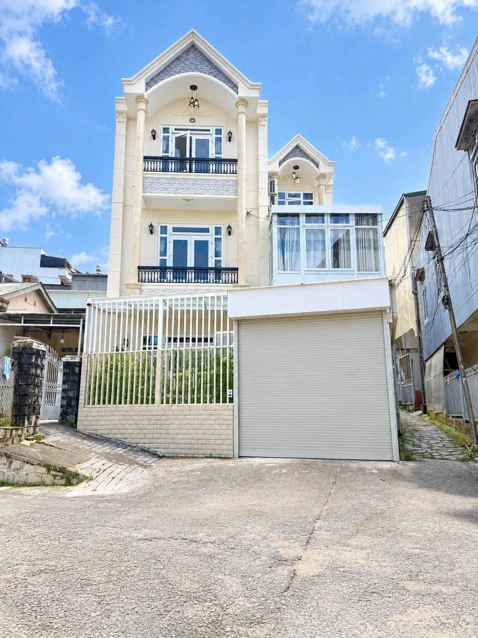 Bán nhà Nguyễn Lương Bằng, Đà Lạt, 146.8m2, 5 PN, 15 tỷ - Ảnh 1