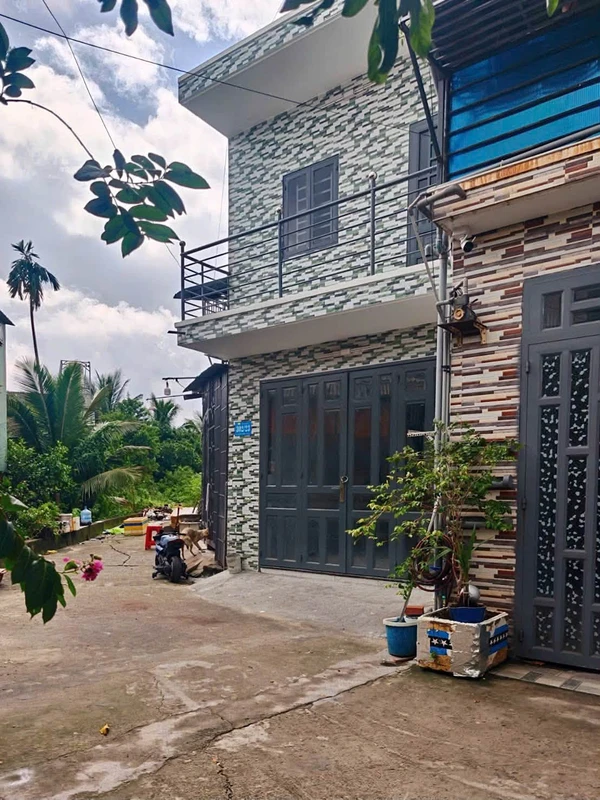 Bán đất Phú Hưng Bến Tre 2200m2 với nhà cấp 4 48mv