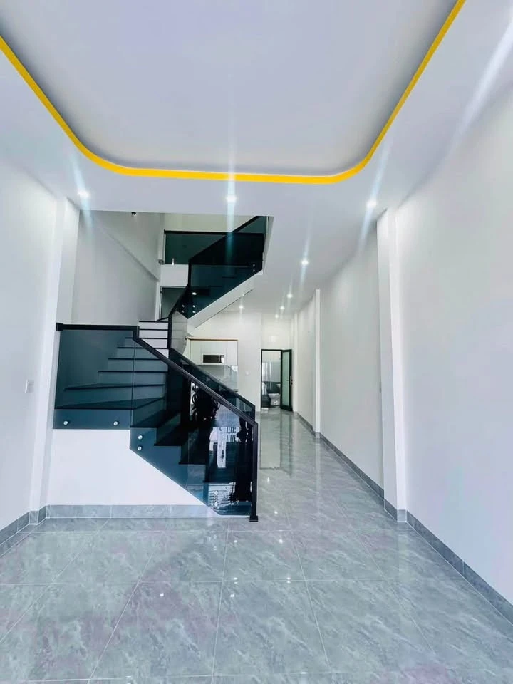 Bán nhà 3 tầng 68m2 Nguyễn Công Phương, Quảng Ngãi 1 tỷ 700 triệu - Ảnh thu nhỏ 2