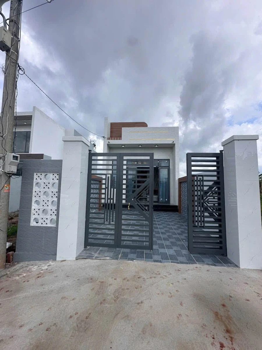 Bán đất 55m2 hẻm xe hơi đường Vĩnh Phú 16, Bình Hòa, Thuận An giá 2,7 tỷ madame - Ảnh 1