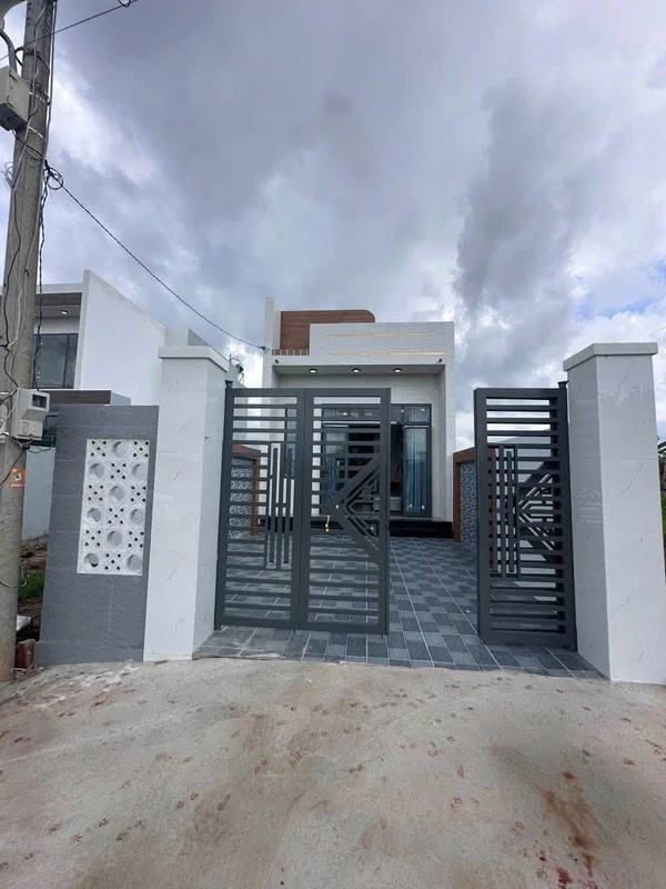 Bán đất 55m2 hẻm xe hơi đường Vĩnh Phú 16, Bình Hòa, Thuận An giá 2,7 tỷ madame