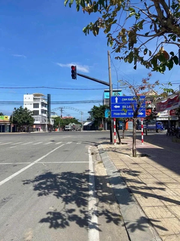 Bán đất mặt tiền QL27B 6m x 40m view sông, giá 420 triệu, gần đèn đỏ Ninh Sơn