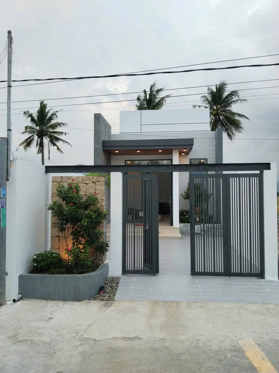 Bán nhà mới 5x20m, 2PN 2WC, sân ô tô tại Diên Điền, Diên Khánh, Khánh Hòa - Ảnh 1