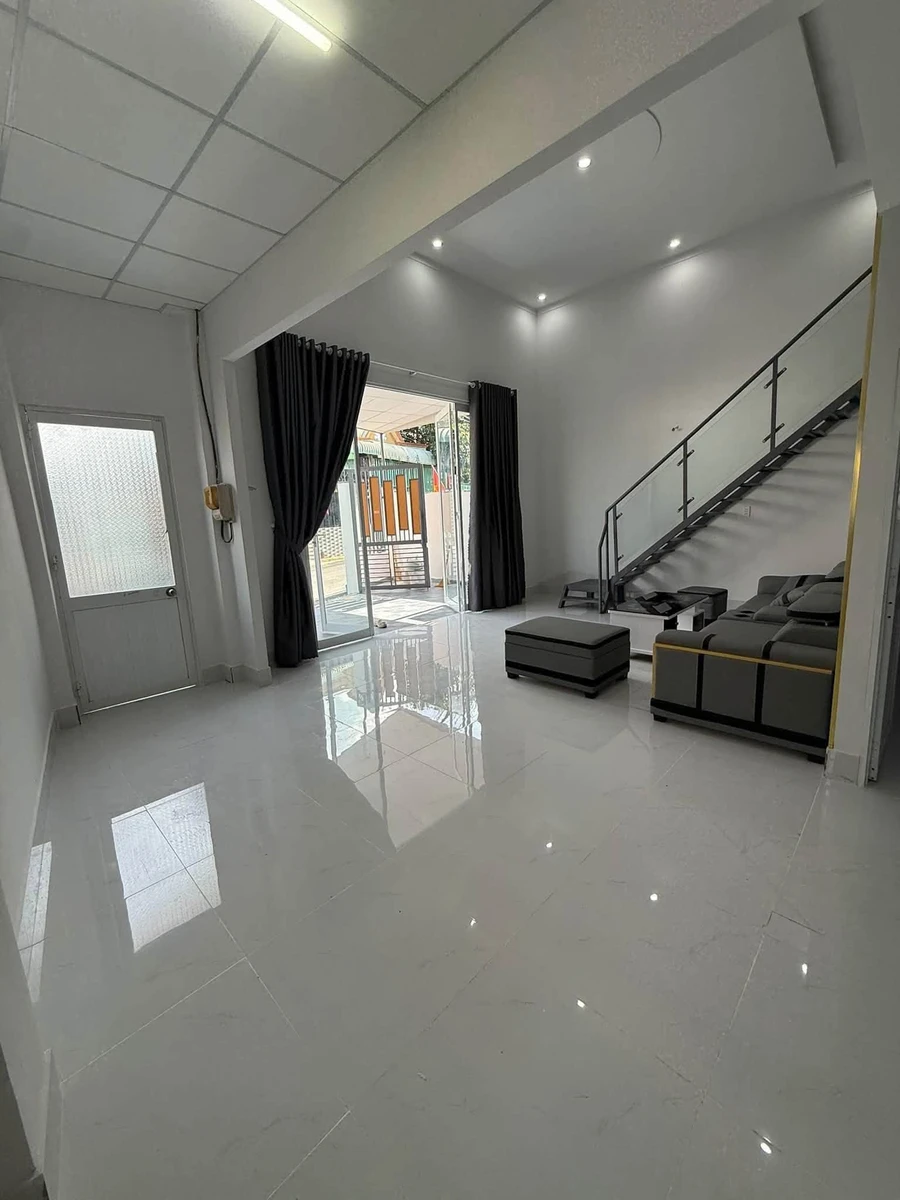 Bán nhà 3 phòng ngủ 113.9 m² gần trường Nguyễn Thị Minh Khai - Ảnh 1