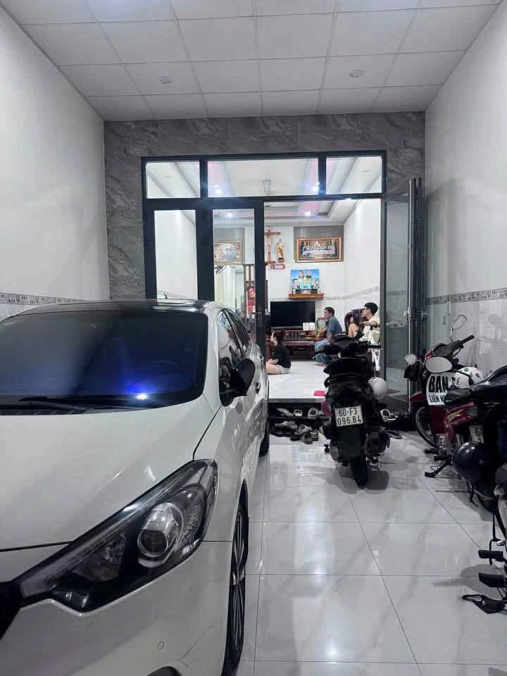 Bán nhà 1 trệt 1 lầu 1 sẹc 4x28m đường Lý Văn Sâm, Phường Tam Hiệp, 5PN, giá 4 tỷ 550 - Ảnh thu nhỏ 3