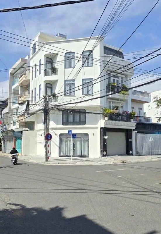 Bán nhà góc 4 tầng Âu Cơ, Nha Trang 139.2m2