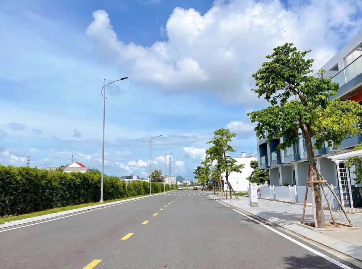 Nhà phố bán Mỹ Gia 100m² 3PN The Capella 7.2 tỷ - Ảnh 1
