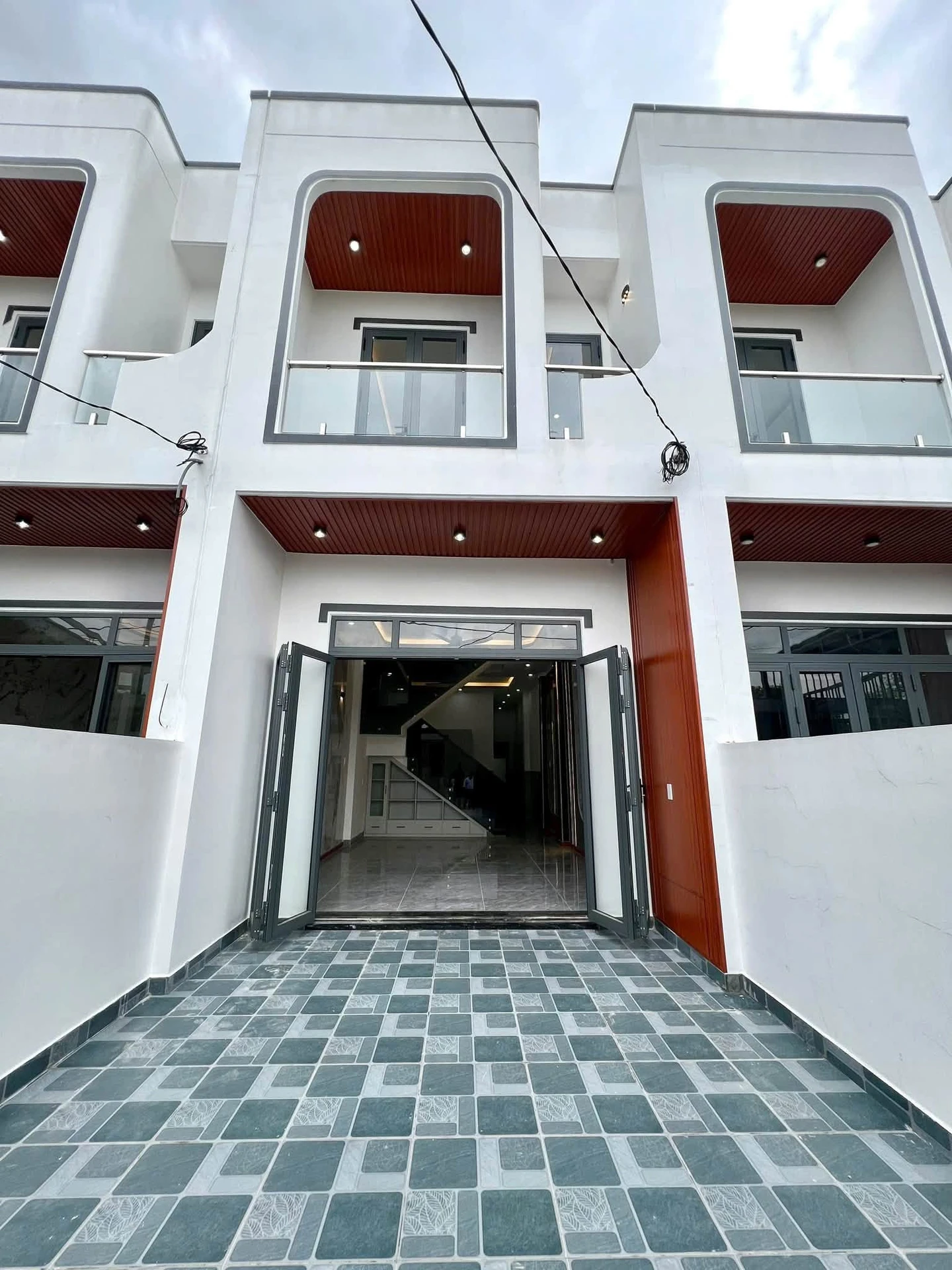 Bán nhà lầu 3PN 150m2 Phước Tân 700 triệu - Ảnh 1