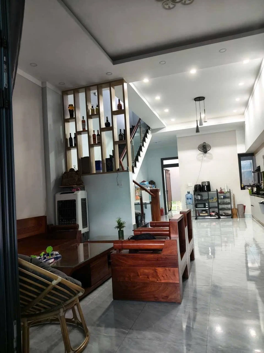 Bán nhà hẻm 100m² 3 phòng ngủ 3,5 tỷ Tân An - Ảnh 1