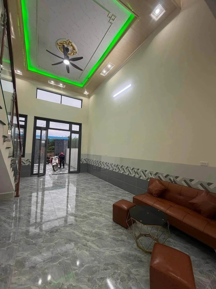 Bán nhà sổ riêng 125m2 3PN gần ngã tư Thu Hiền, Bình Minh, Đồng Nai giá 2,05 tỷ - Ảnh thu nhỏ 2