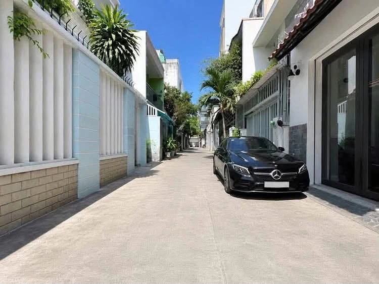 Bán nhà phong cách Japandi 4x12m, 5PN, gara ô tô, cạnh Đầm Sen, Tân Phú, 8,98 tỷ - Ảnh 1