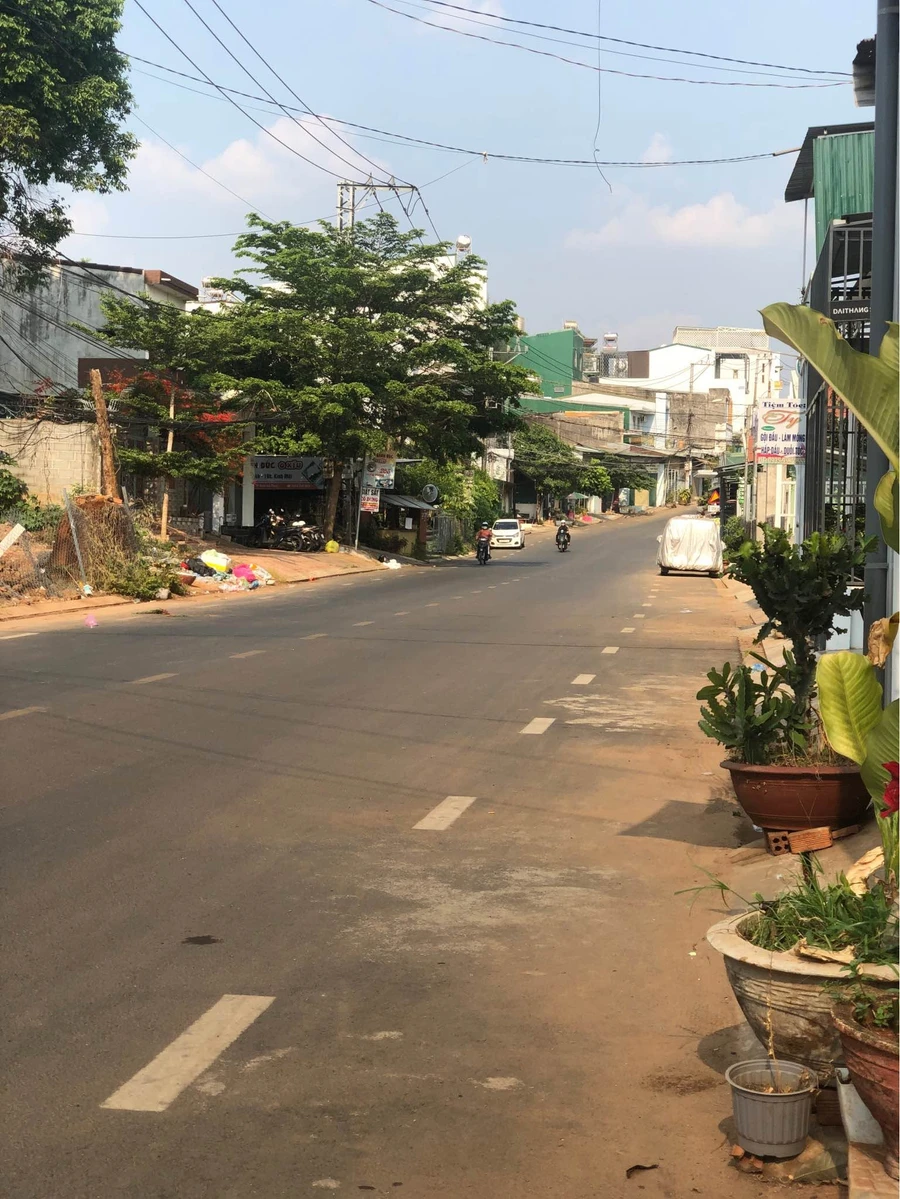 Bán lô đất mặt tiền Hùng Vương 51.3 m² Quận 1 - Ảnh 1
