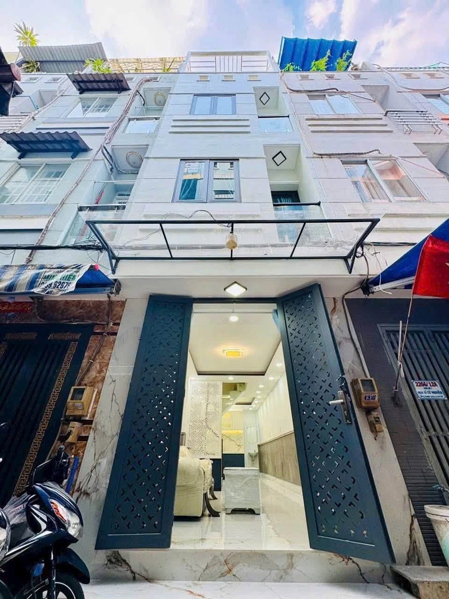 Bán nhà hẻm ô tô 30m², 5 PN 3 WC Nhà Bè - Ảnh 1