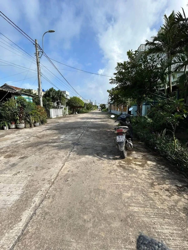 Bán lô đất mặt đường Lê Anh Xuân 178,5m² 1,7 tỷ Đắk Lắk
