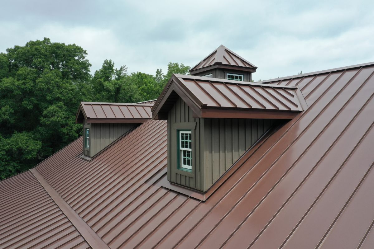 What is your process for handling unexpected issues or changes during the roofing project in Dublin?