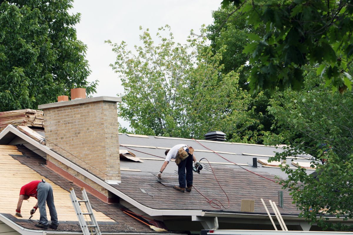 How do you handle customer concerns or complaints during and after the roofing project in Dublin?