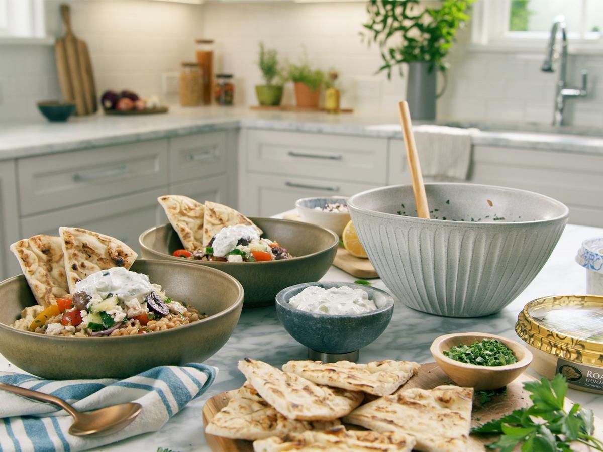 Roasted Garlic Hummus Mezze Bowl | Boar's Head