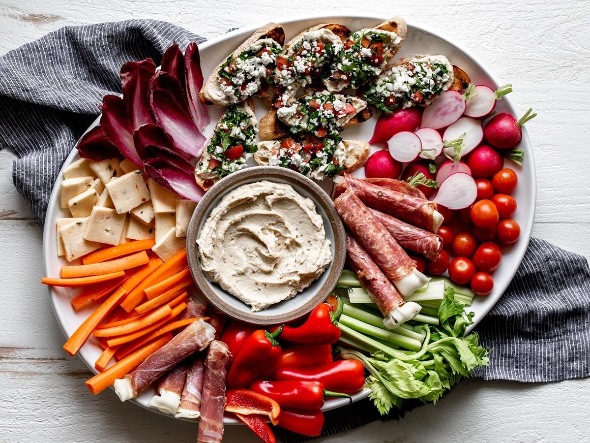 Roasted Garlic Hummus Crostini Platter