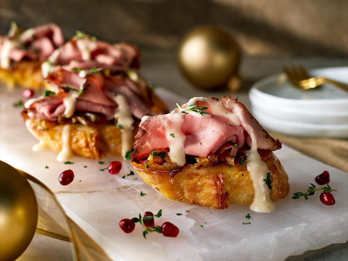 London Broil Crostini with Pub Style Horseradish Sauce